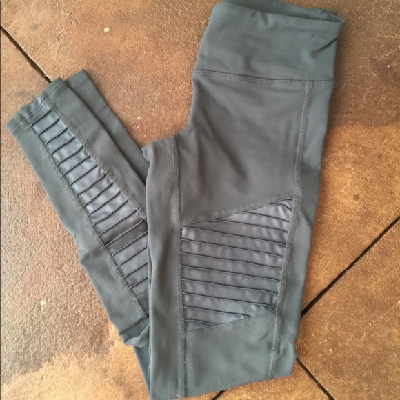 ALO Yoga Pants - ALO Yoga Moto Legging